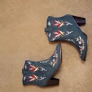 Suede green with embroidered detail